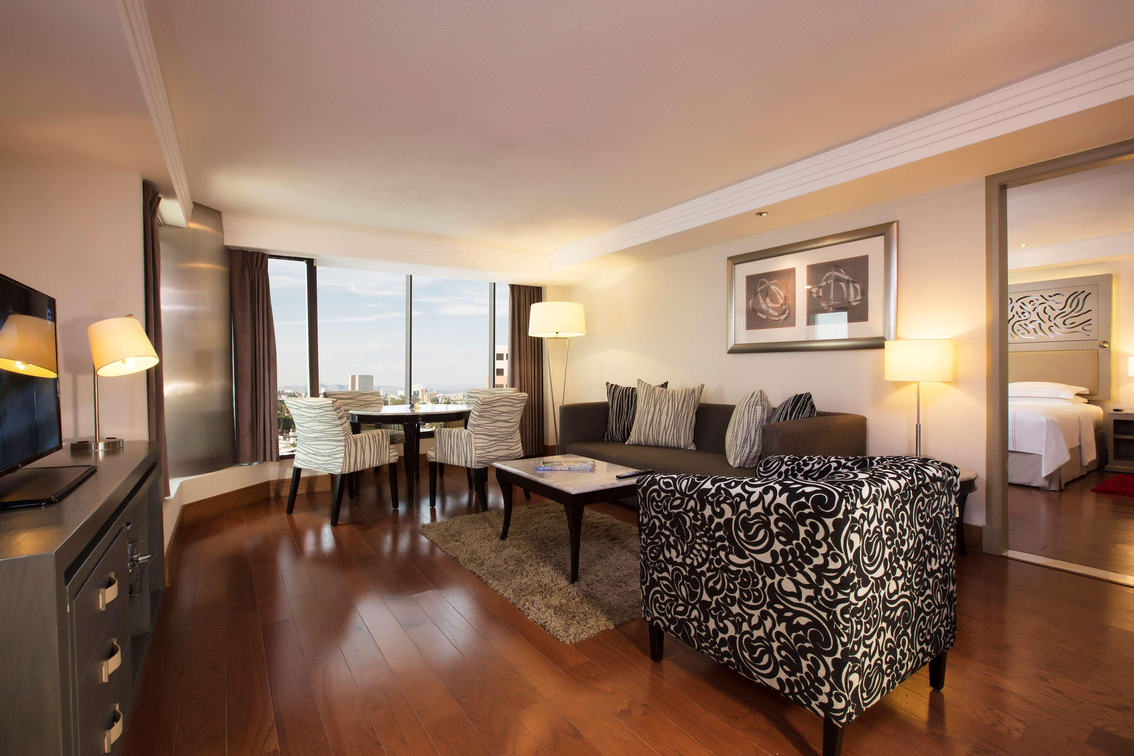 Barcelo Guadalajara Ξενοδοχείο Εξωτερικό φωτογραφία A suite at the hotel