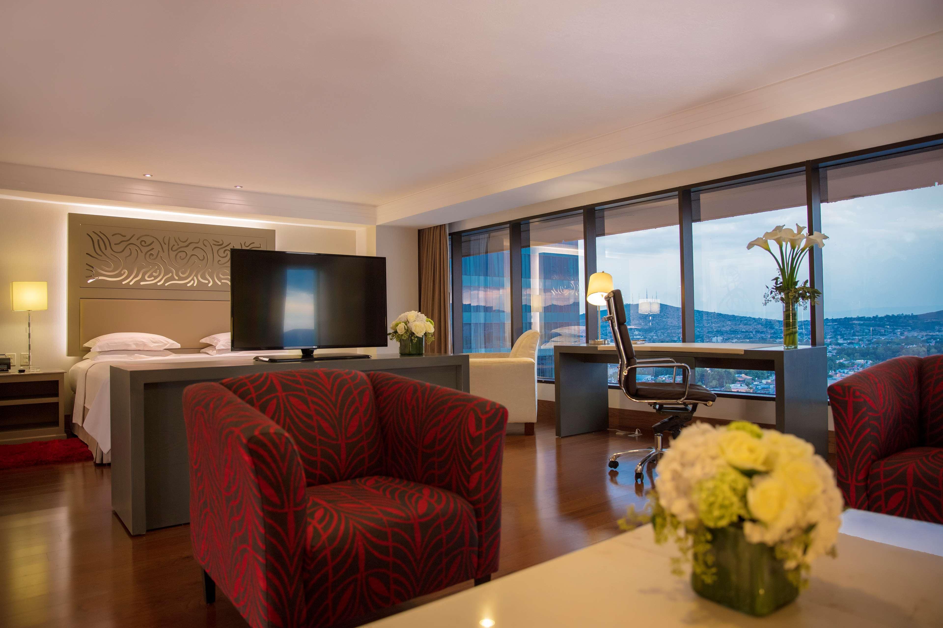 Barcelo Guadalajara Ξενοδοχείο Εξωτερικό φωτογραφία Suite at the hotel