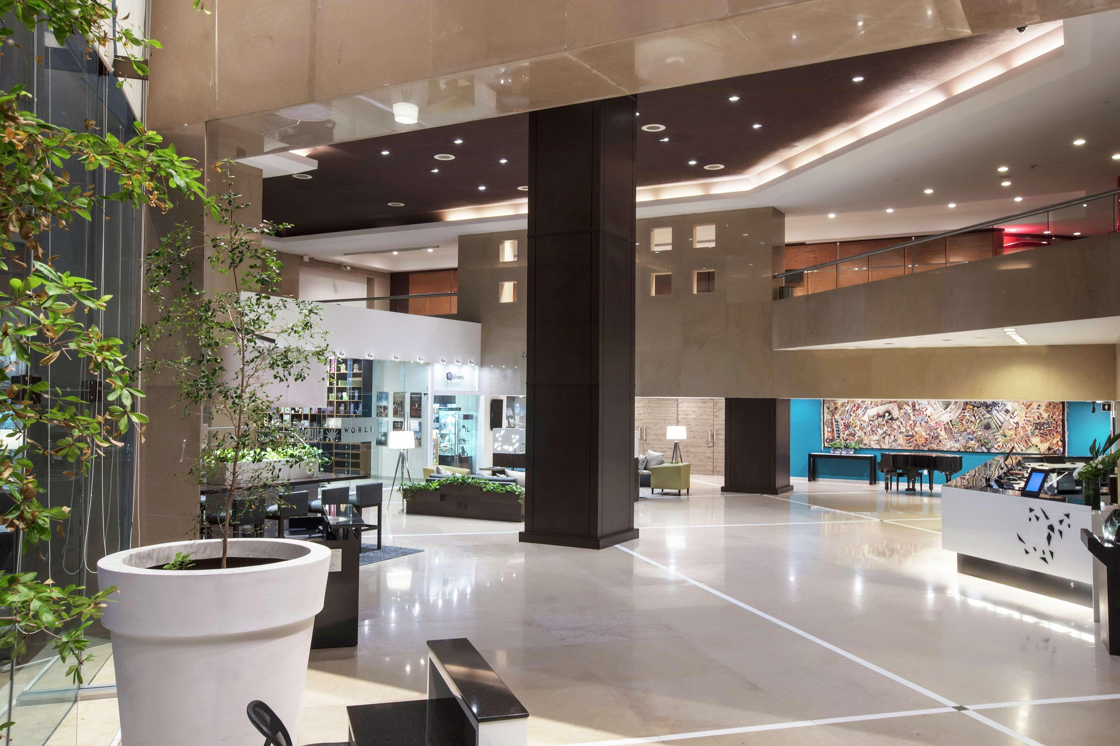 Barcelo Guadalajara Ξενοδοχείο Εξωτερικό φωτογραφία The lobby of the hotel