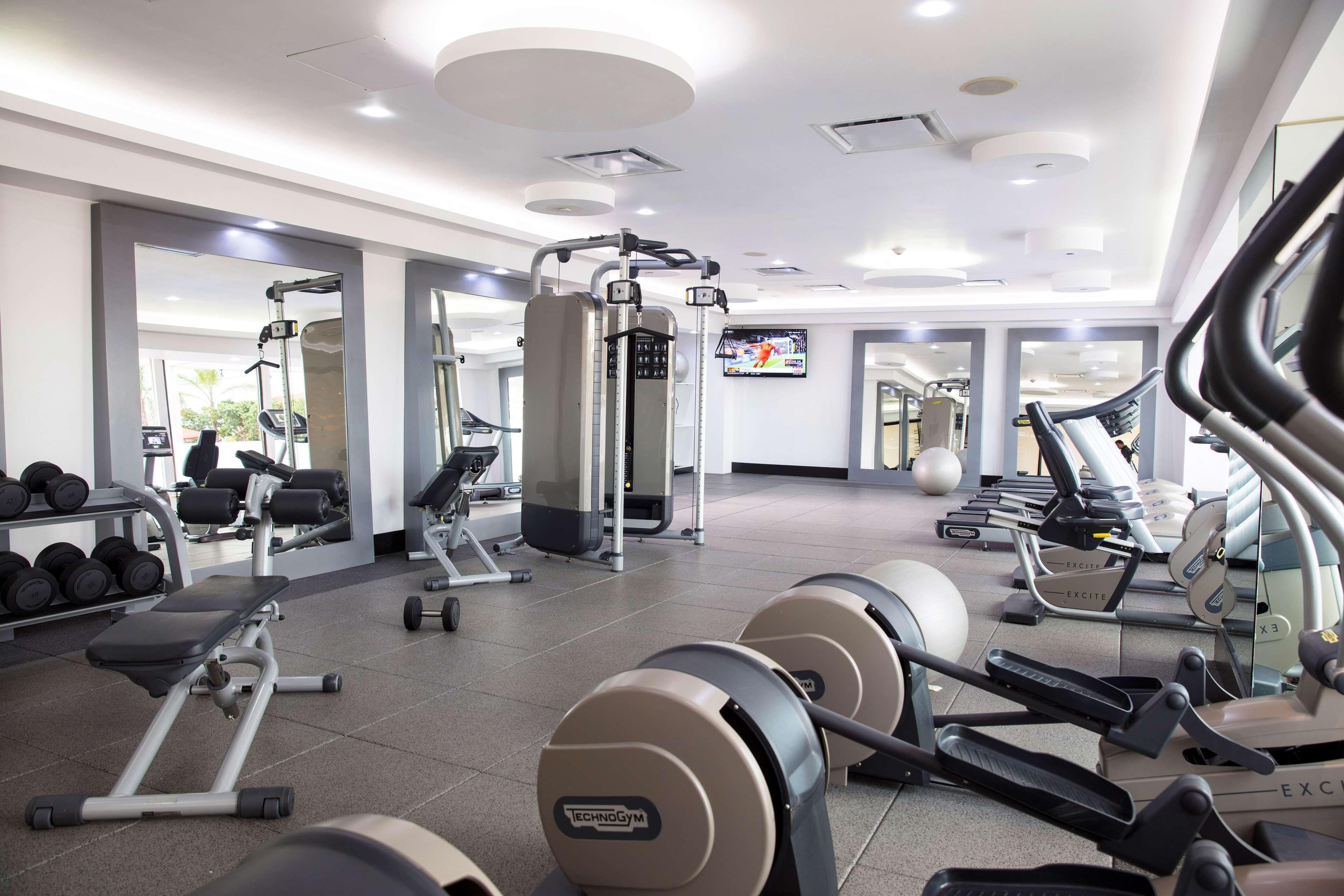 Barcelo Guadalajara Ξενοδοχείο Εξωτερικό φωτογραφία The gym at the hotel