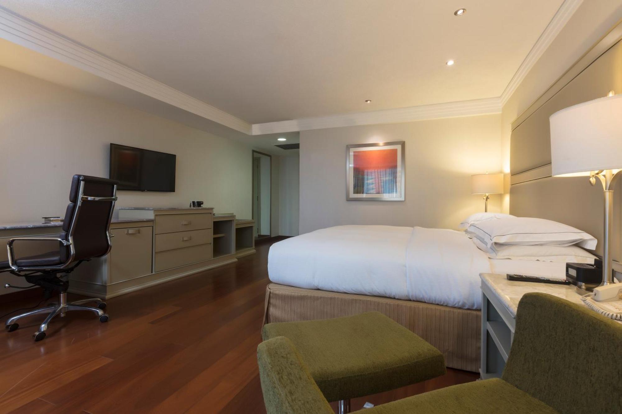 Barcelo Guadalajara Ξενοδοχείο Εξωτερικό φωτογραφία A room at the hotel