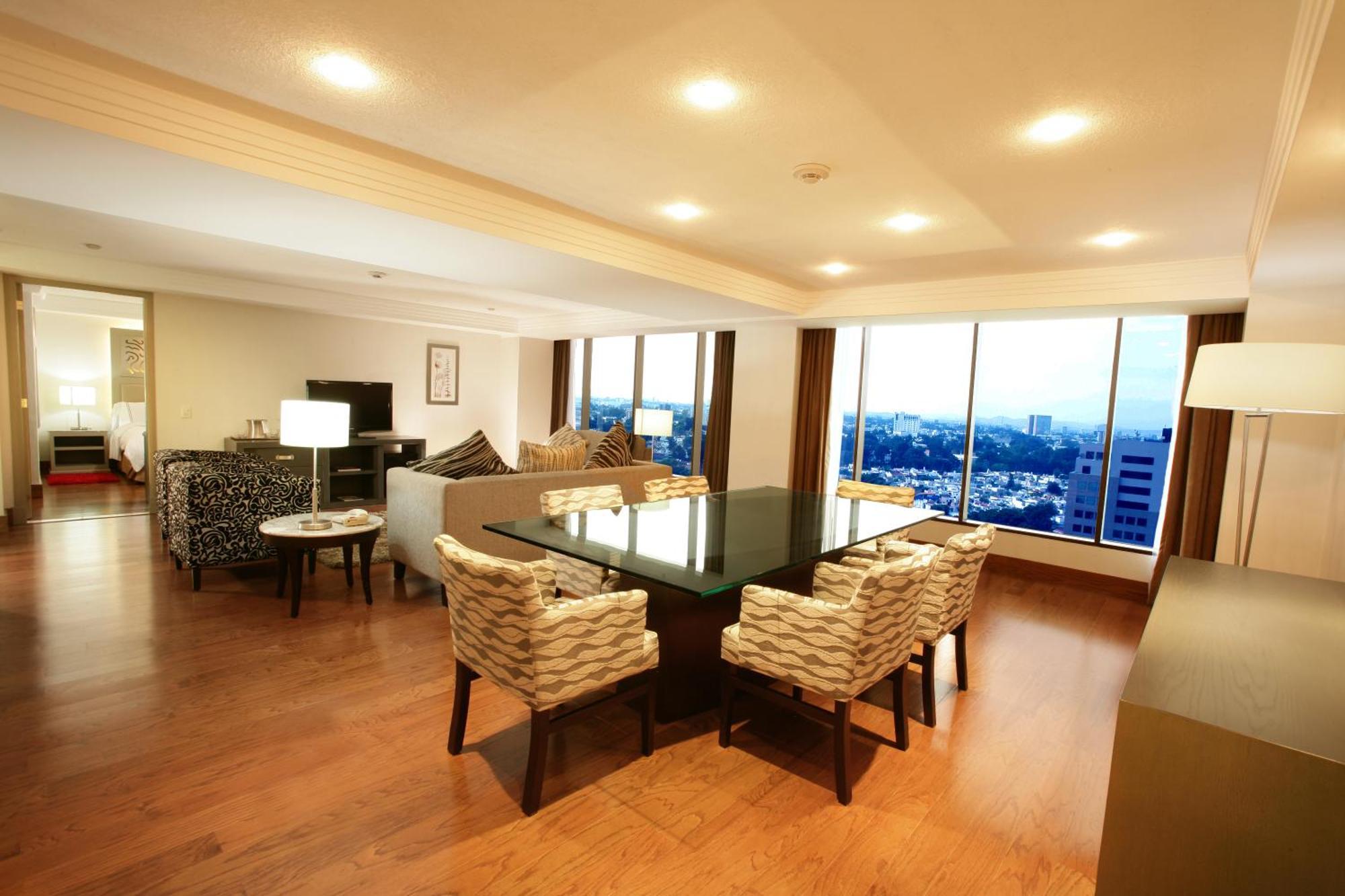 Barcelo Guadalajara Ξενοδοχείο Δωμάτιο φωτογραφία A suite at the hotel